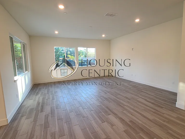 637 Lincoln Ct — Photo 19
