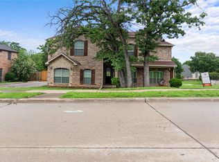 800 Whitley Ct, Kennedale, TX 76060