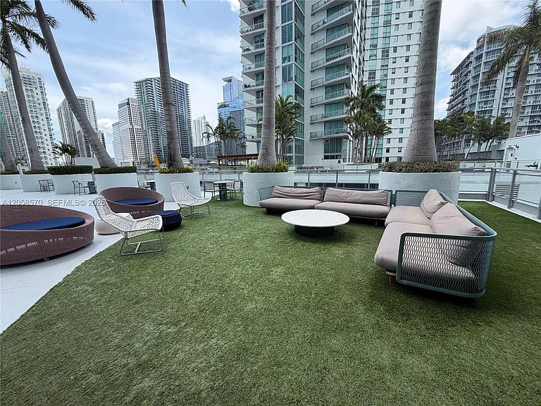 90 SW 3rd St #3910 — Photo 32
