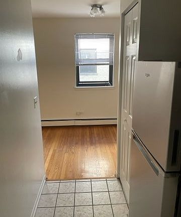5th image of 6163 N Kenmore Ave APT 406