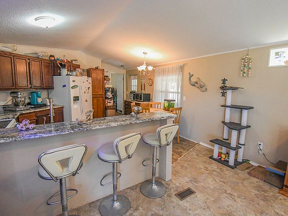 3rd image of 141 Lantana St