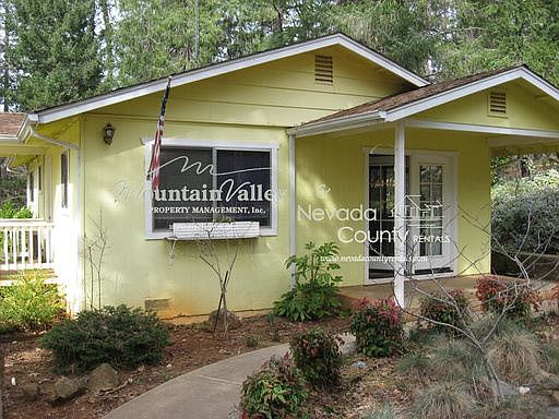 3rd image of 10490 Kenwood Dr