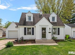 931 Edgehill Rd, Jacksonville, IL 62650