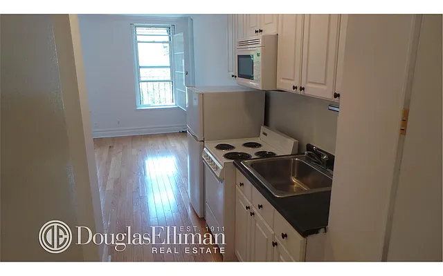 Rented by Douglas Elliman | media 16