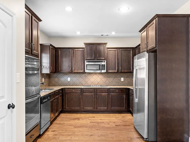 2976 McManus Cir — Photo 11