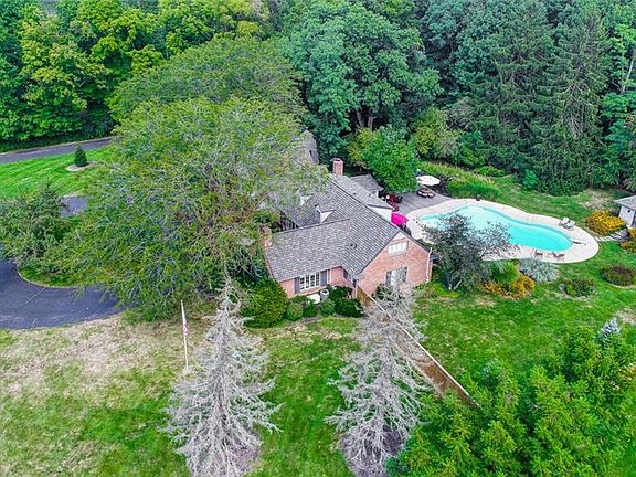 4th image of 2040 Forest Bend Dr