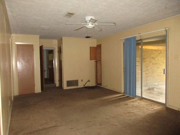 Additional Living Room