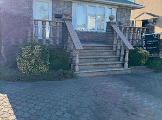 15824 81st St, Jamaica, NY 11414