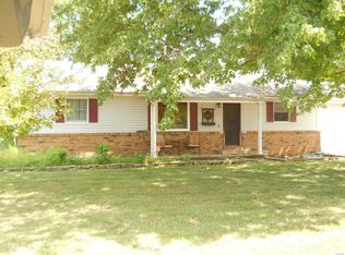 23 Crestview Dr, Irvington, IL 62848