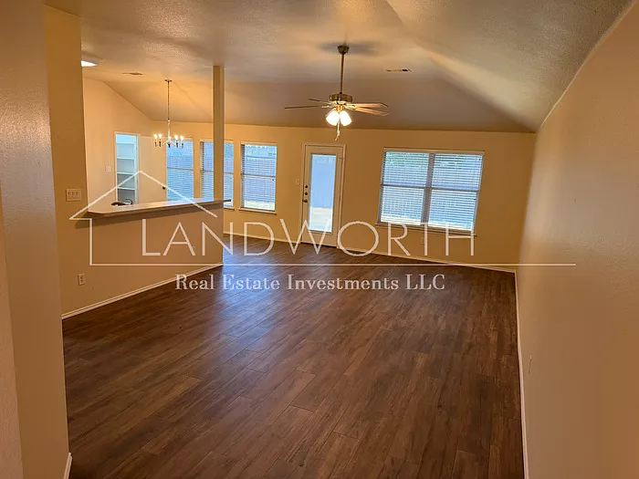 3 bed, 2.0 bath, 1646 sqft, $2,250 — Photo 3