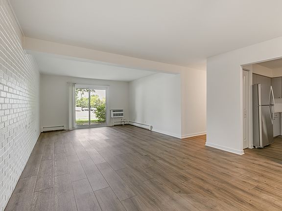 5th image of 705 S Milwaukee Ave #8a04f17b4