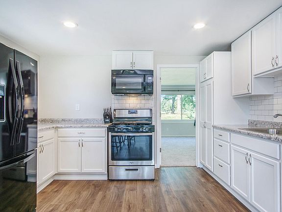5th image of 449 Manchester Dr
