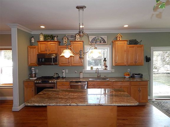 4th image of 23 Framingham Ln