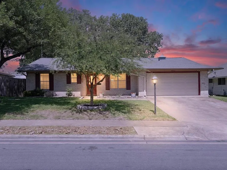 8602 Colonial Dr — Photo 1