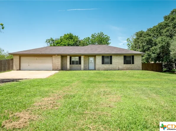 318 Pear St, Edna, TX 77957