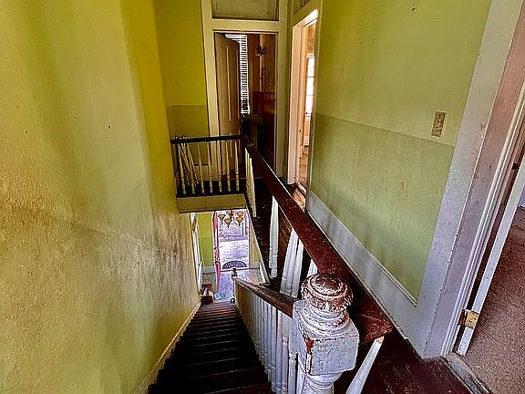 5th image of 905 18th St