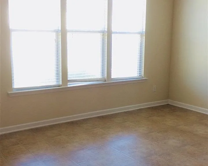 709 Garden Square Ln — Photo 14