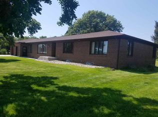 510 N Willson St, Blue Hill, NE 68930