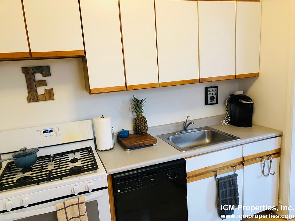 1st image of 1478 W Byron St #3-3907