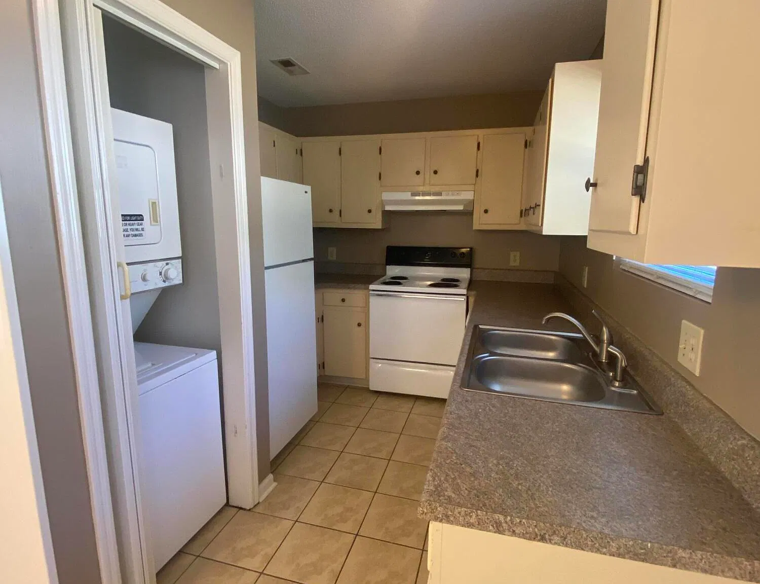 1 bed, 1.0 bath, $825 — Photo 4