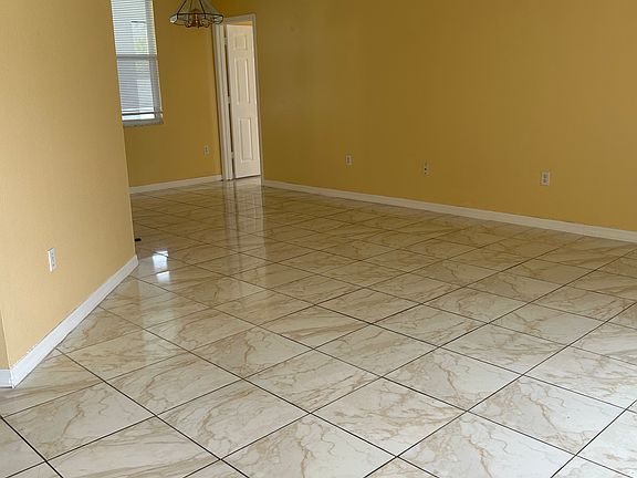 3rd image of 212 Abbotsbury Dr