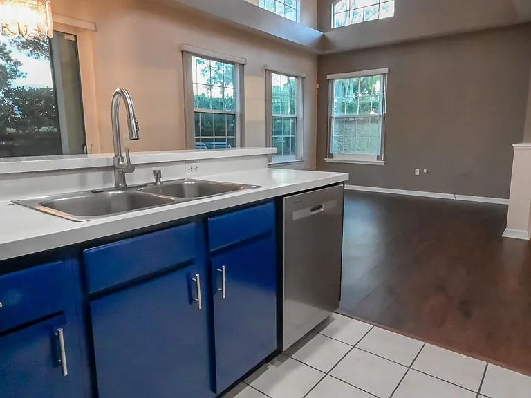 704 Monroe Cir #D — Photo 9