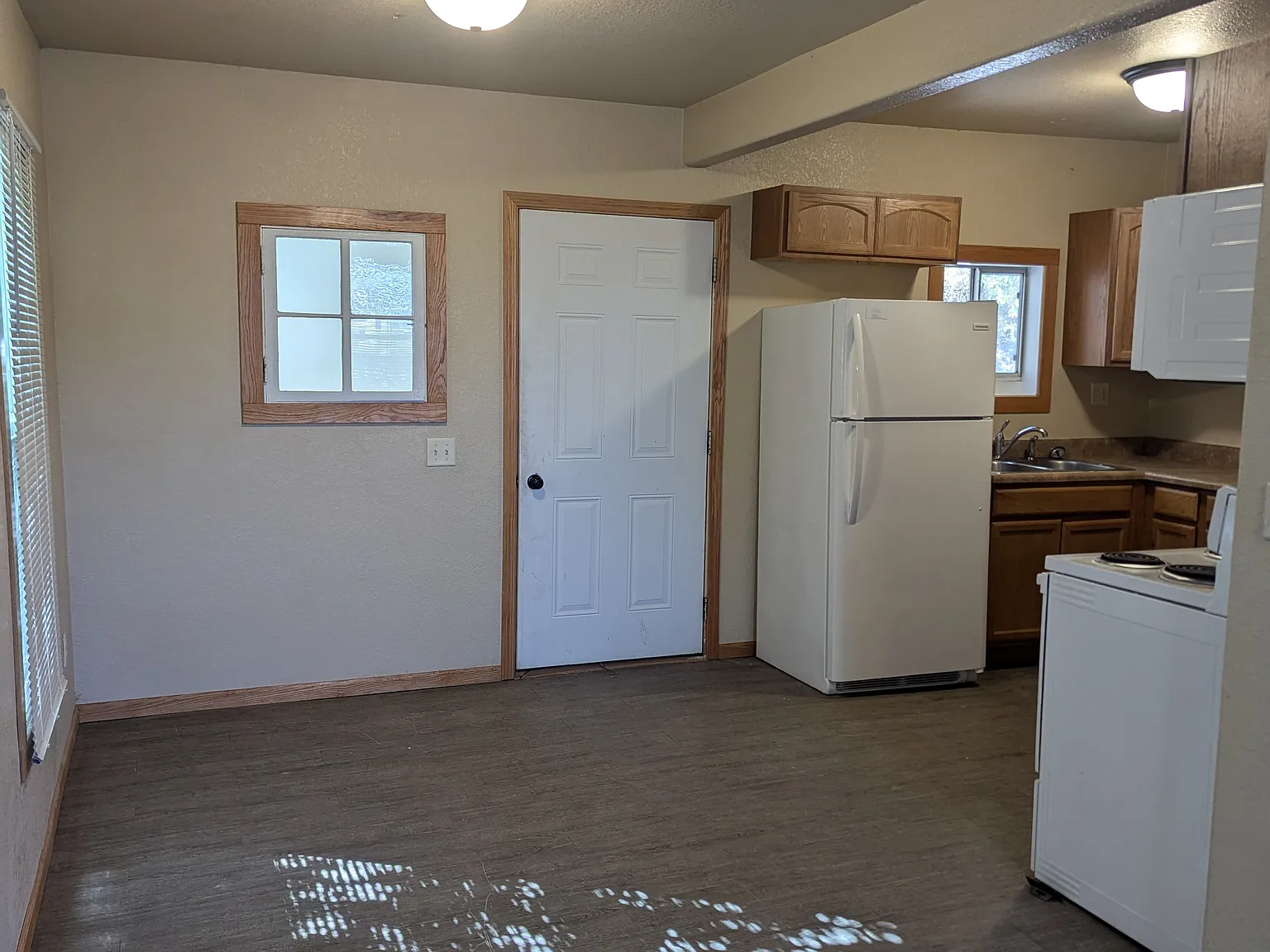 3 bed, 1176 sqft, $1,600 — Photo 2