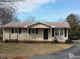 141 Padgett Ct, Wellford, SC 29385