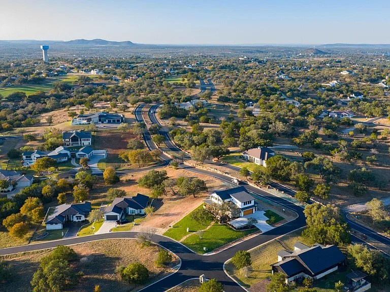 402 Emerald Way — Photo 43