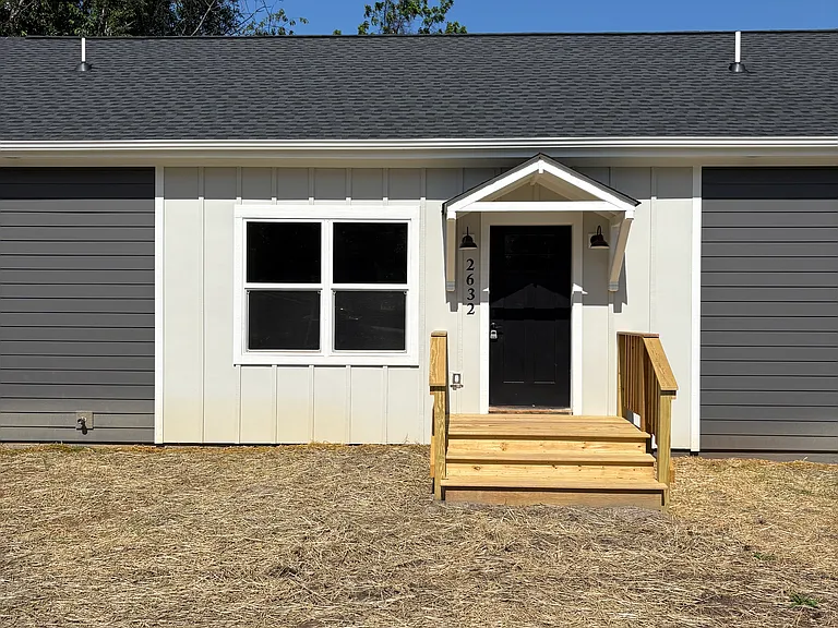 2632 Hydraulic Rd — Photo 2