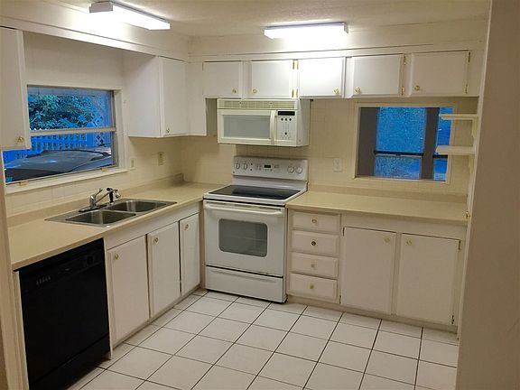 3rd image of 8697 NW 41st St