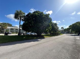 1210 Bahama Bnd APT E1, Pompano Beach, FL 33066