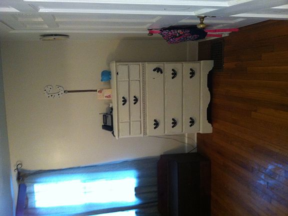 Bedroom (1st view)