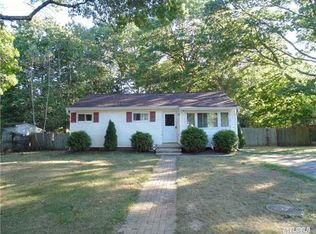 10 Fox Ln, Shoreham, NY 11786