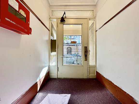 3rd image of 930 Leavenworth St