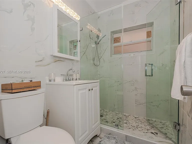 13485 NE 9th Ave — Photo 13