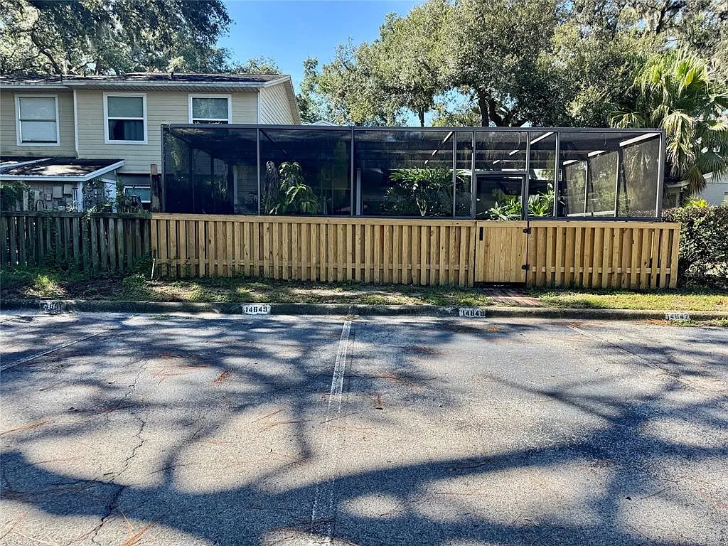 2 bed, 1.0 bath, 930 sqft, $1,725 — Photo 2
