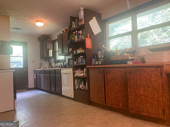3rd image of 5929 Priest Rd