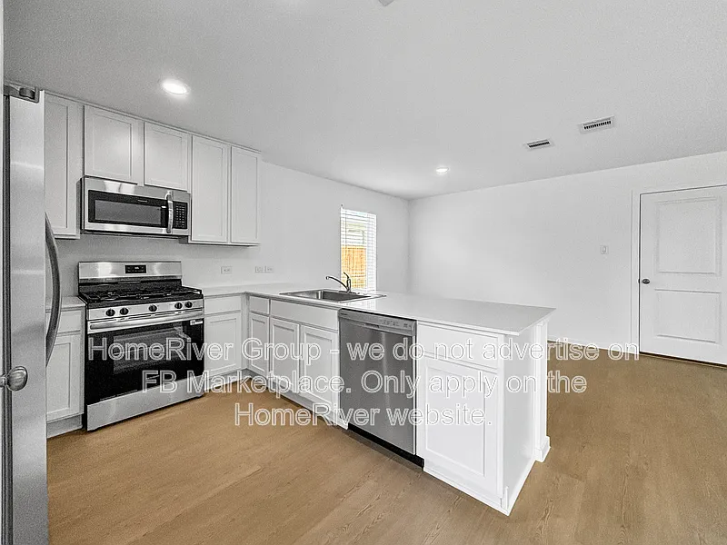 4 bed, 2.5 bath, 2039 sqft, $2,295 — Photo 3