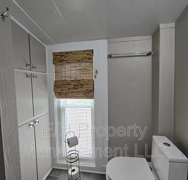 322 N Park Ave — Photo 21