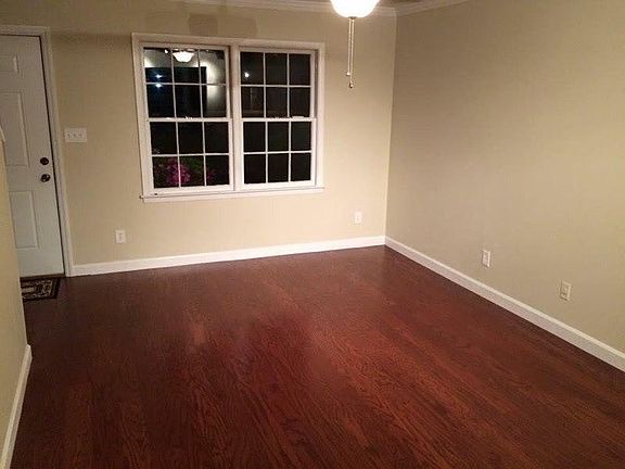 3rd image of 520 Rose Ln #J