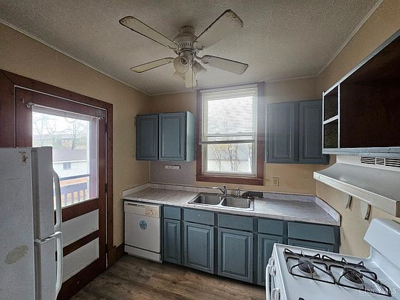 4th image of 3611 Puhlman Ave