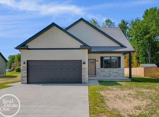 1807 Riley Rd, Saint Clair, MI 48079