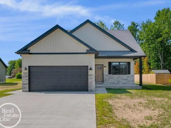 1807 Riley Rd, Saint Clair, MI 48079