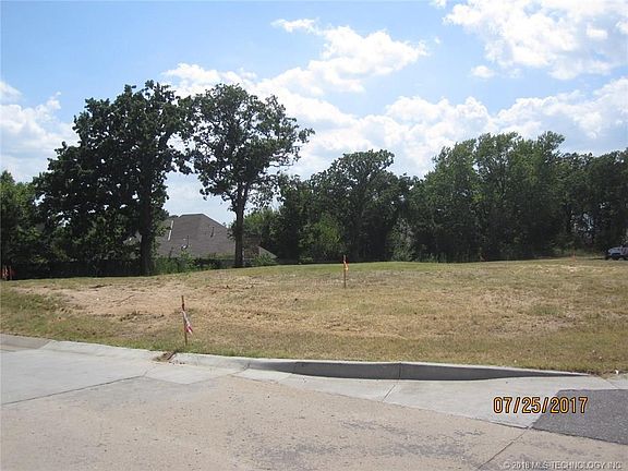 3rd image of 10308 S Knoxville Ave E