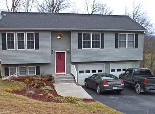 311 Center St, Pembroke, VA 24136