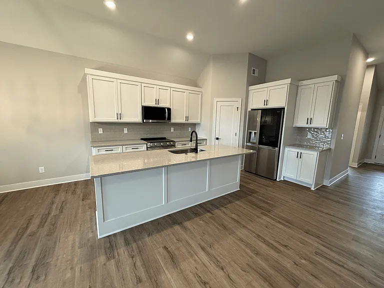 1414 SW Winthrop Dr — Photo 3