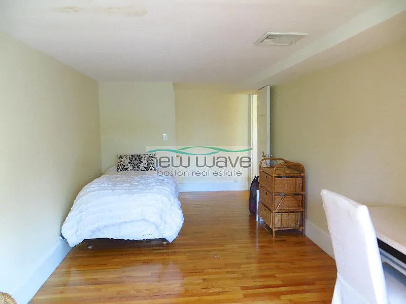 2 bed, 750 sqft, $4,300 — Photo 4