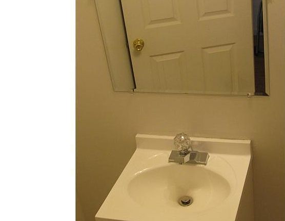 3rd image of 824 N Pine St