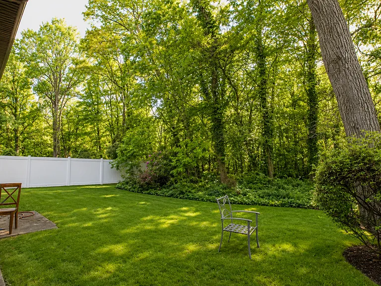 49 Shady Ln #R — Photo 17